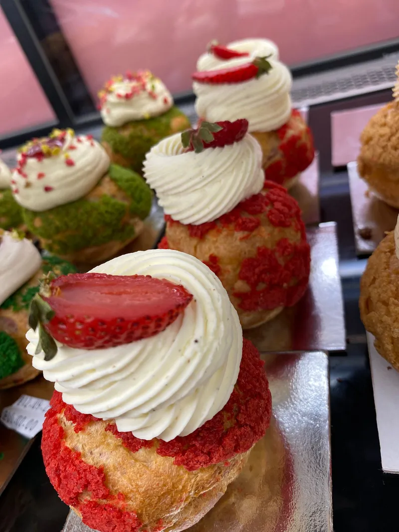 Choux Vanilie si Capsuni