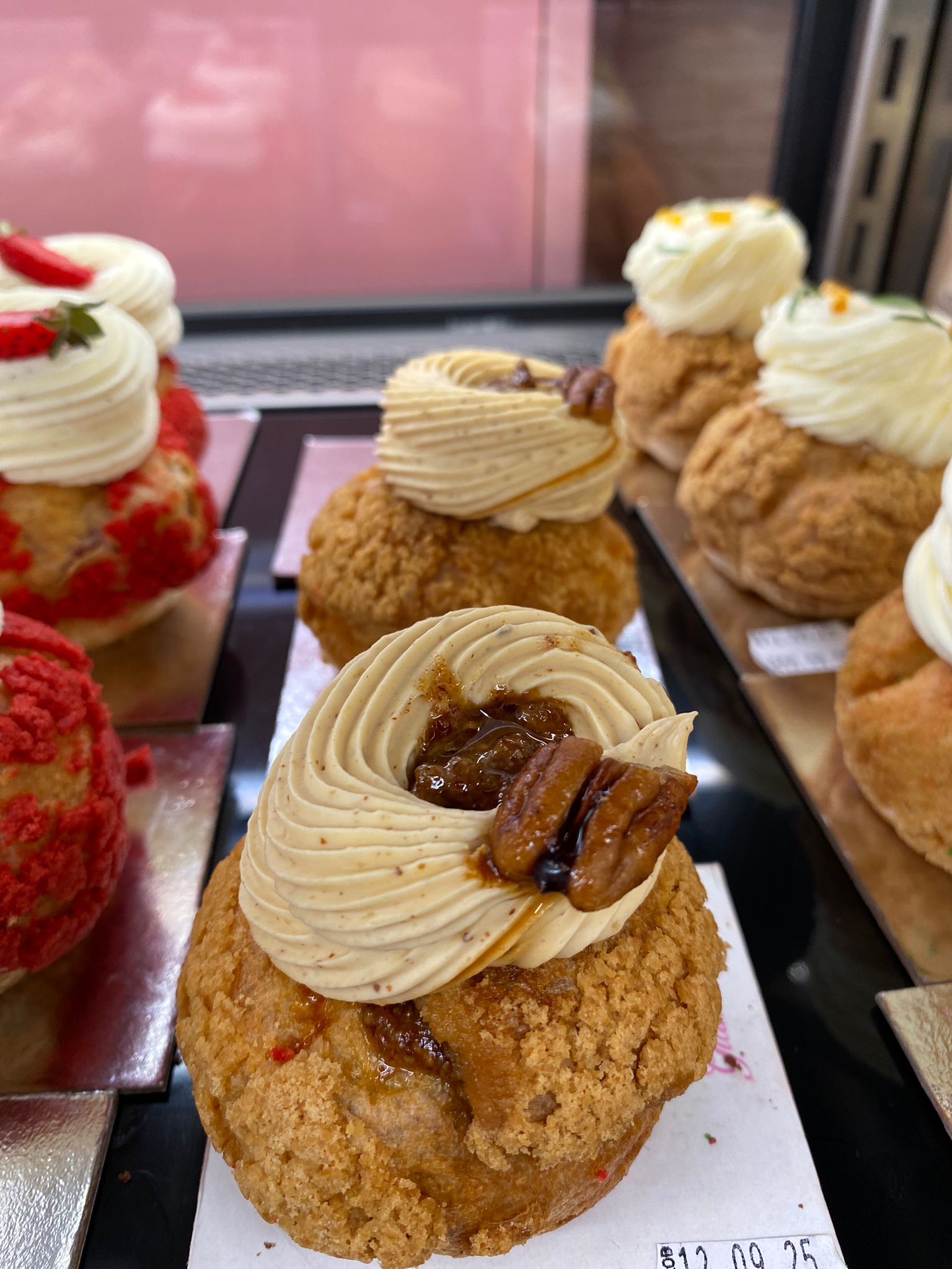 Choux Vanilie Pecan